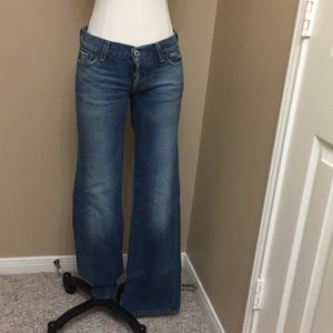 LIKE NEW Lucky brand regular inseam blue jeans